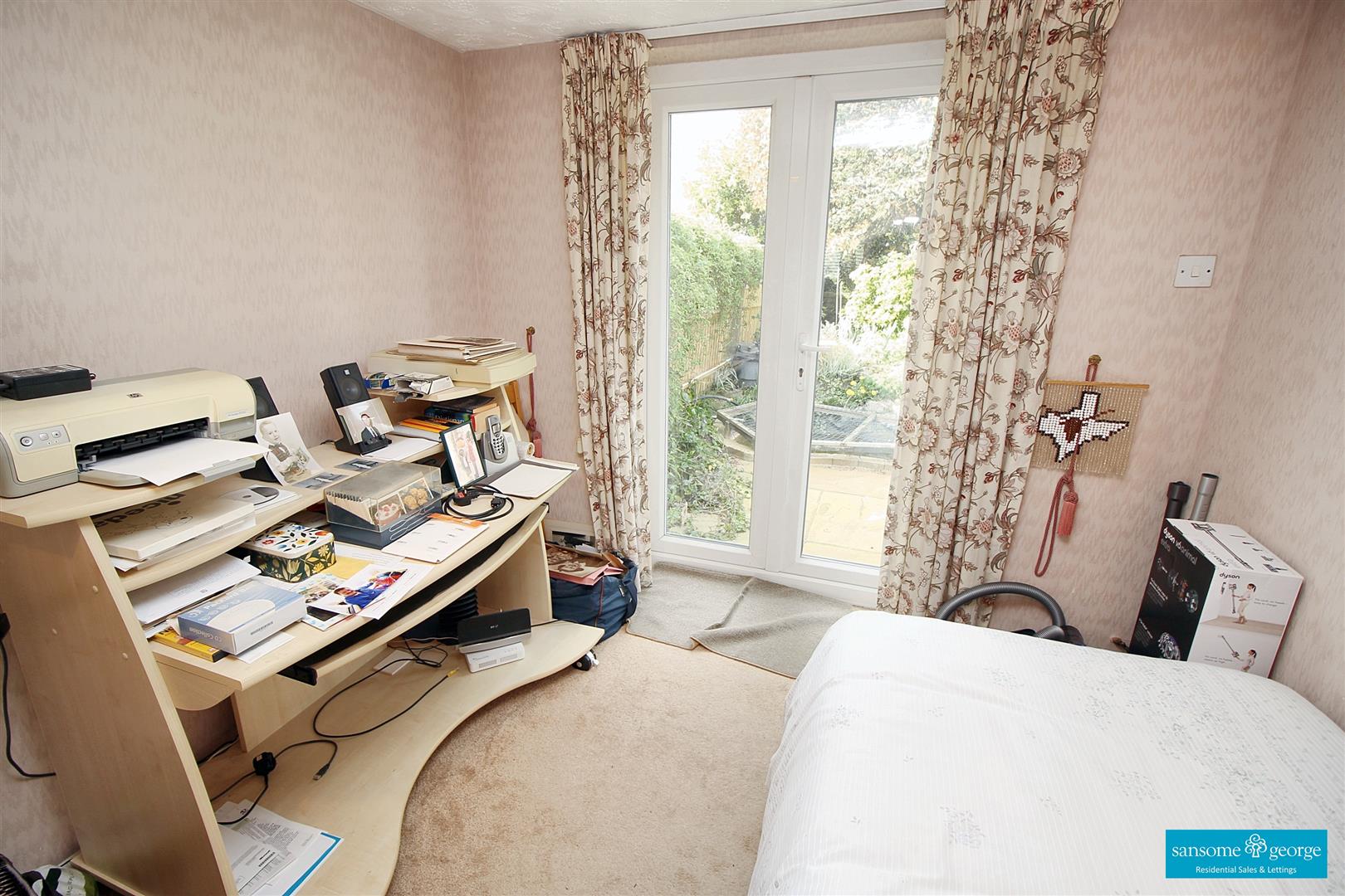 White Lodge Close, Tilehurst, Reading